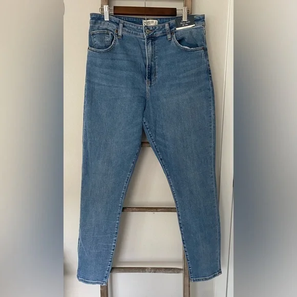 NWT - Abercrombie - Women's High Rise Skinny Jean in
Medium Wash - Size 32XL - Picture 8 of 12